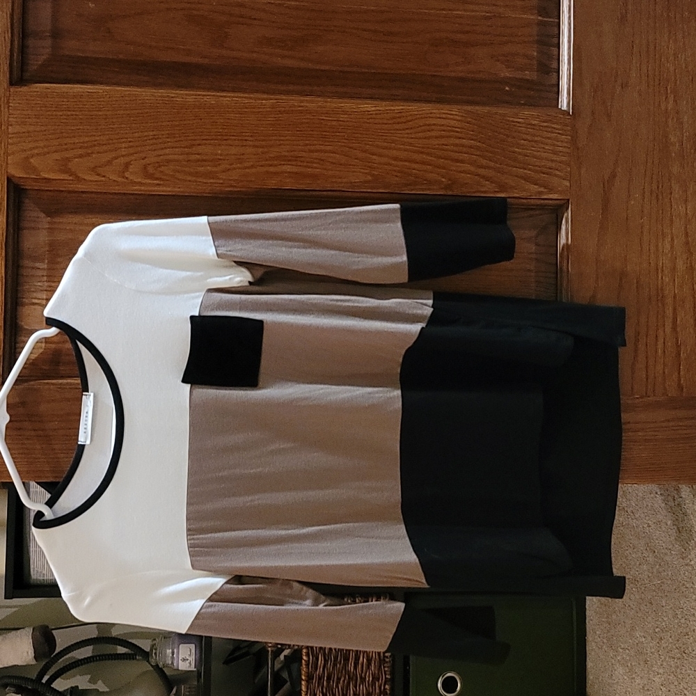 Tri-Colored Long Sleeve w/ Pocket